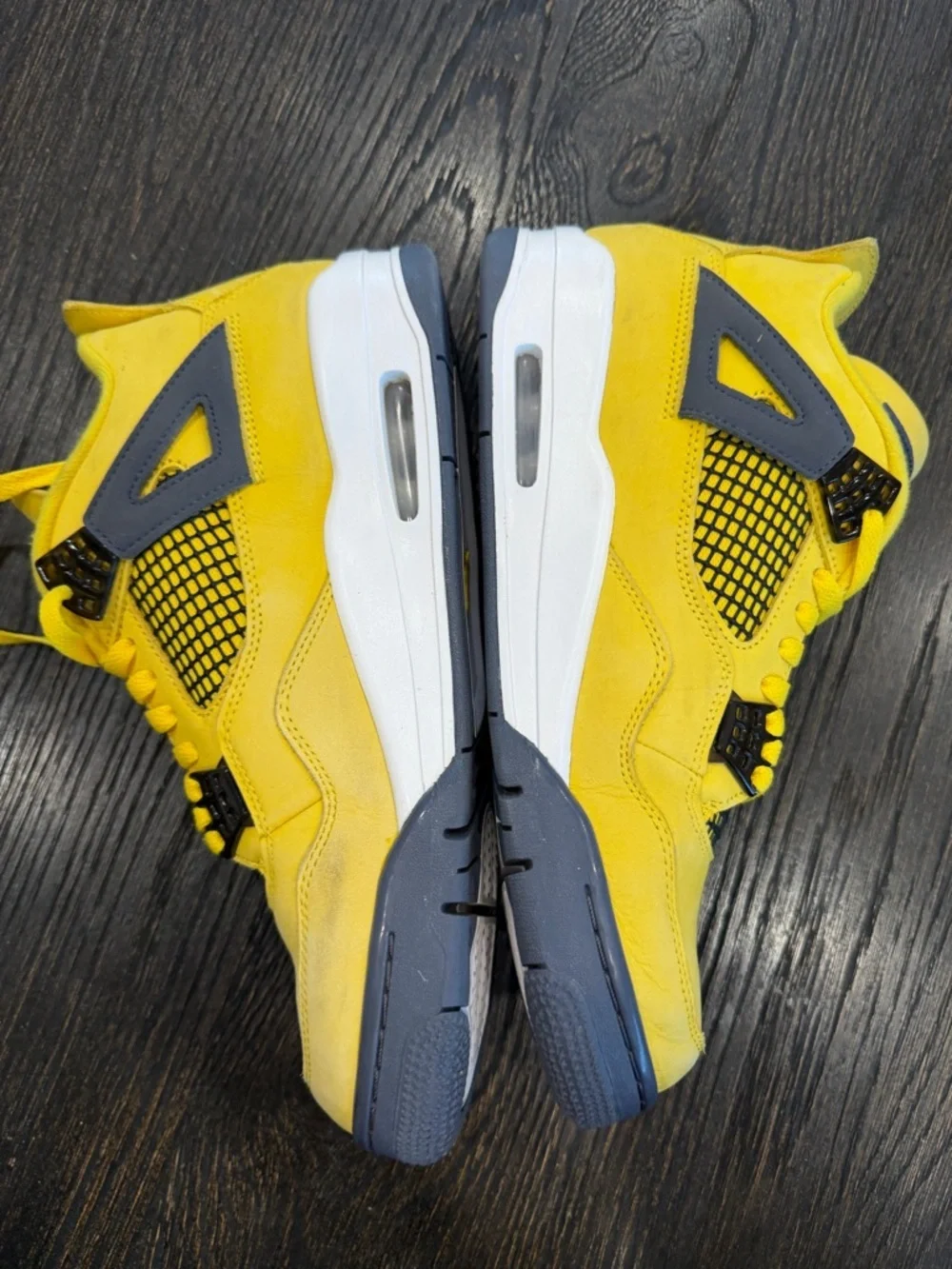 Nike Air Jordan 4 Retro “Lightning” 2021  Size 9.5 Mens